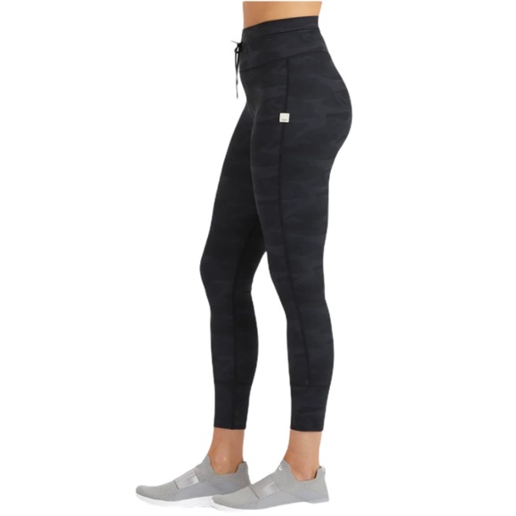 Vuori Pants - Vuori Daily High Rise Legging Black Camo Small NWT